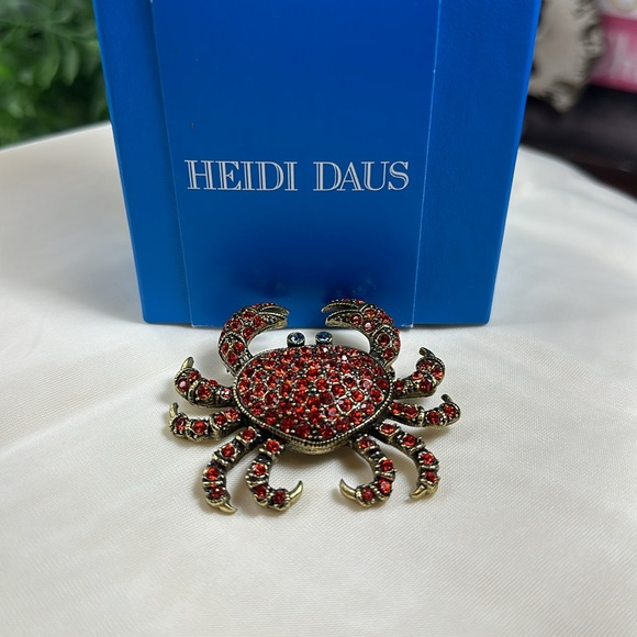 Heidi Daus pin brooch lapel Crustacean Crab New! - Picture 6 of 8